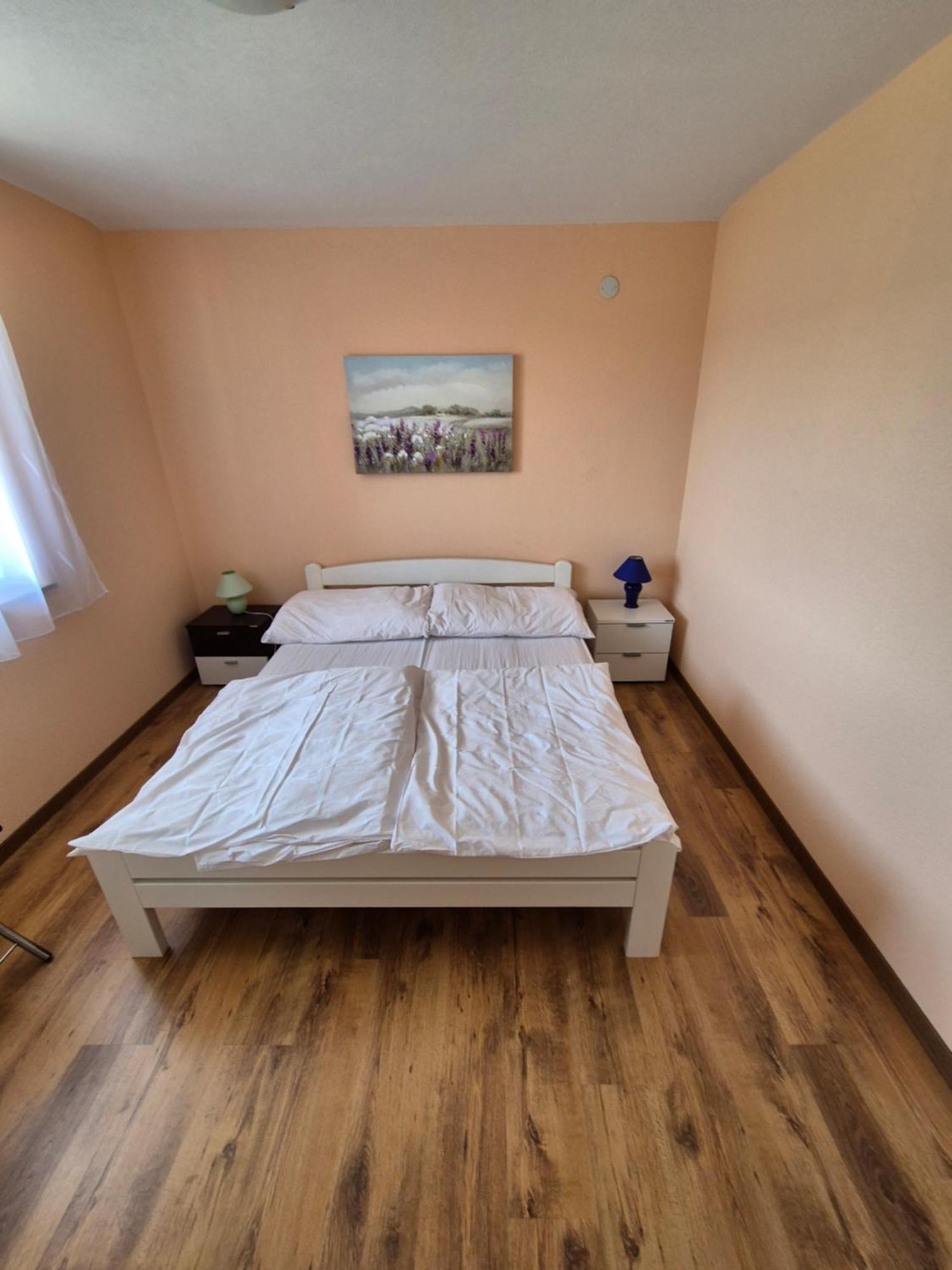 2 In Marica Pula