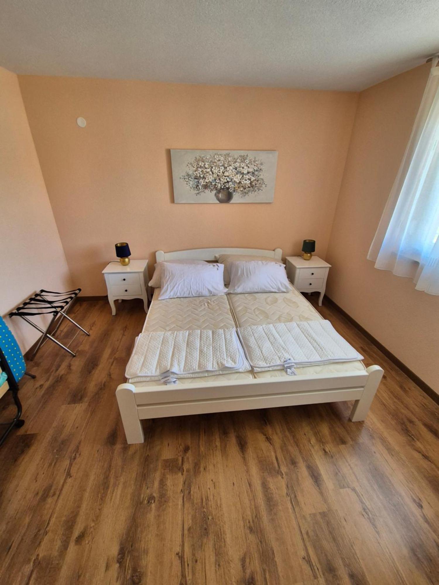 2 In Marica * Pula